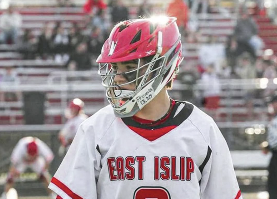 East Islip Dominates Second Half, Cruises Past Massapequa 13-6